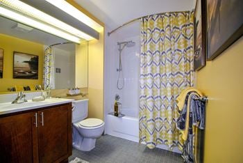 Tub/shower combination